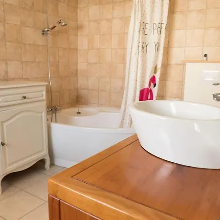 L'ange : Entre Monts Et Vallées